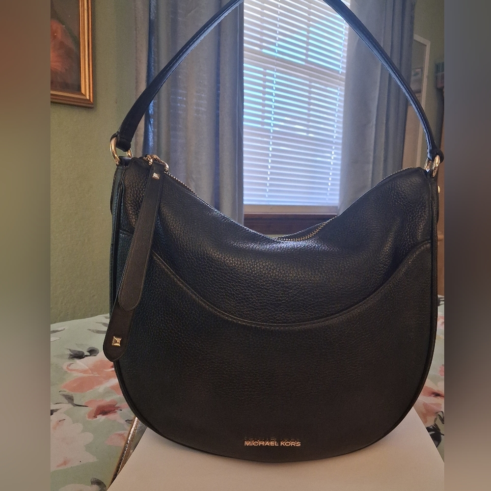 Michael Kors Dover Large Half Moon Shoulder Bag Black Pebbled Leather - Picture 2 of 13